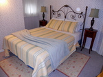 Master bedroom - queen bed