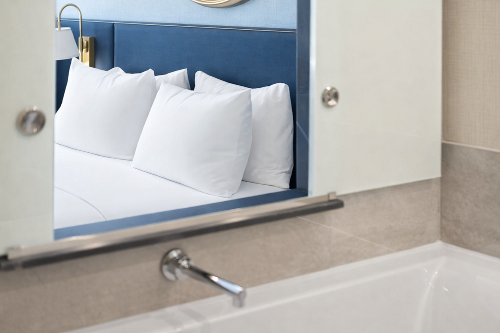 1 King Bed and 2 Queen Beds American & Niagara Falls View - Floor 20 view 1.