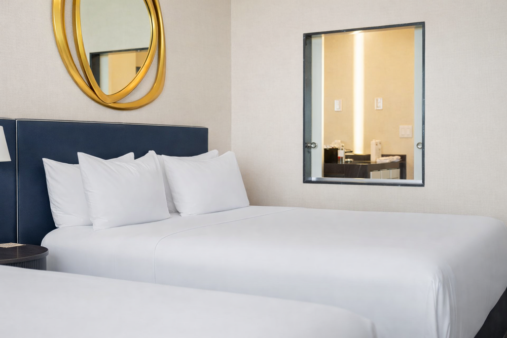 2 Queen Beds Niagara Falls View view 1.