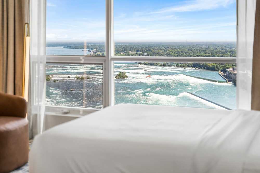 2 Queen Beds Niagara Falls View with Sofa Bed - Floor 20 view 1.