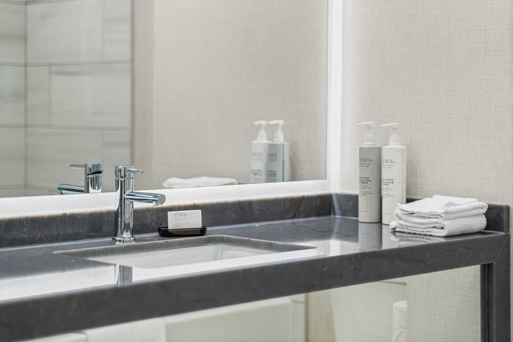 2 Queen Beds Niagara Falls View with Sofa Bed - Floor 20 view 1.