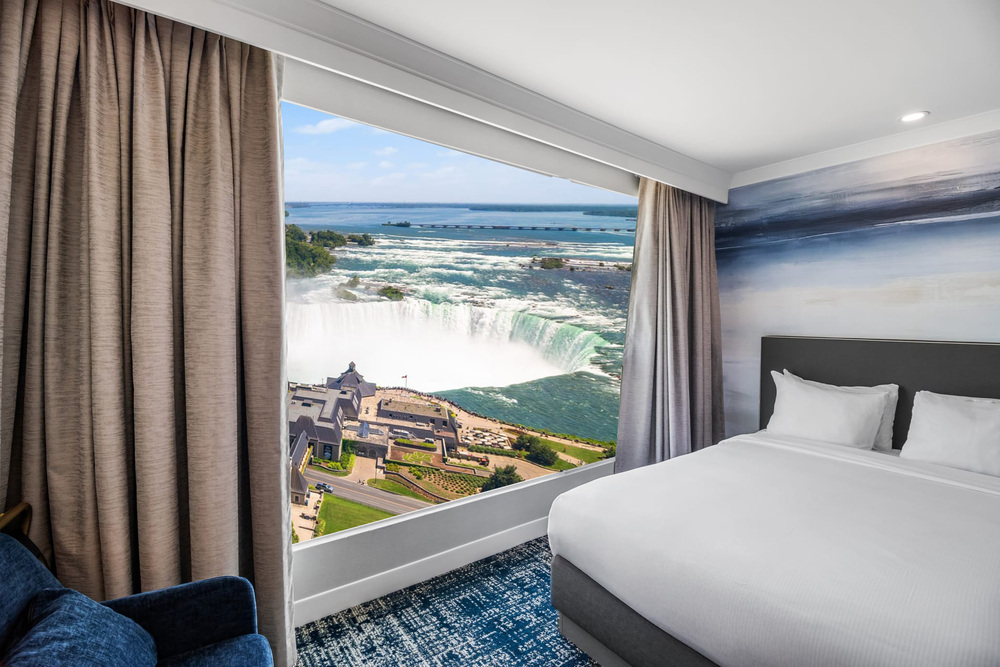 Premium whirlpool Fallsview suite.