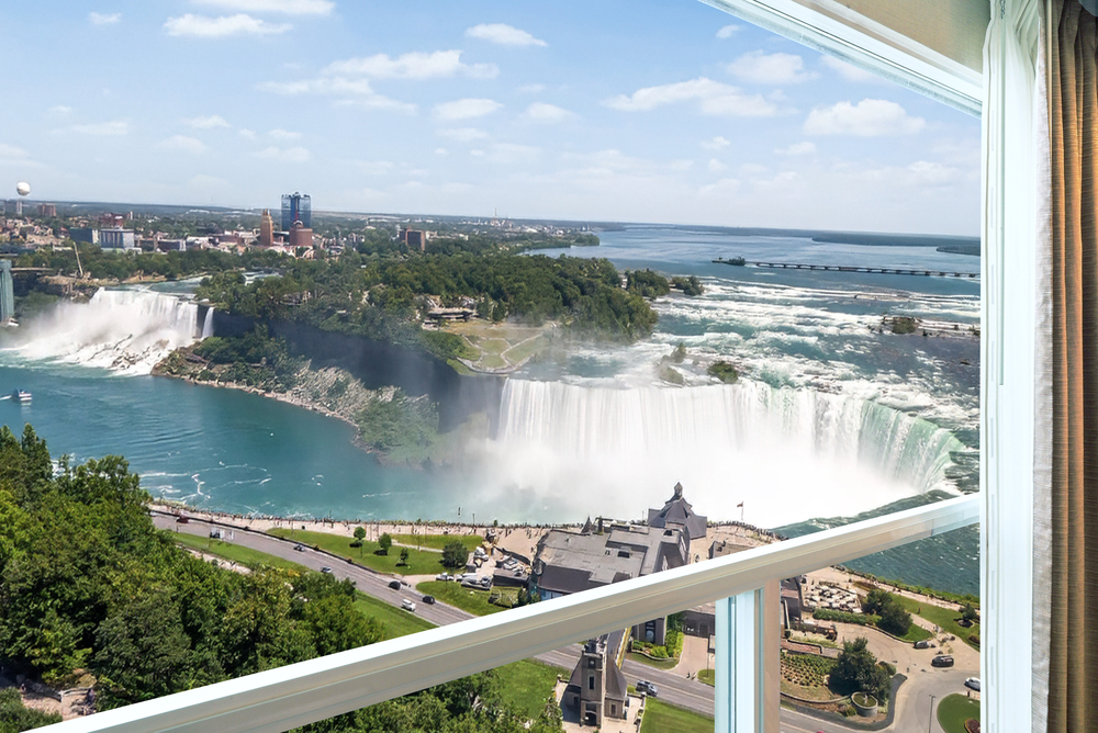Premium Fallsview | One King Bed view 1.