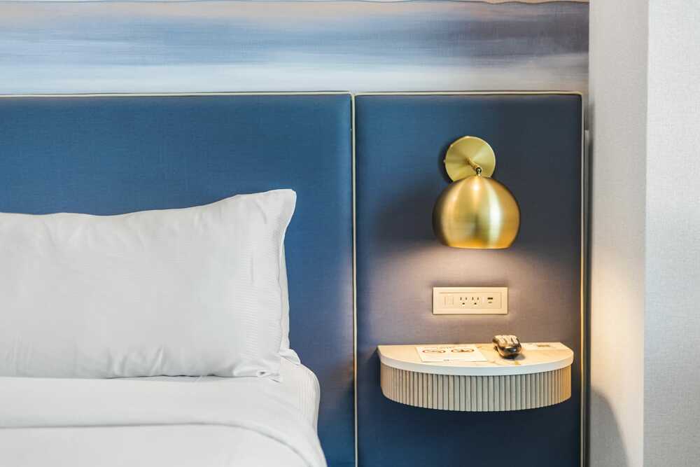 3 Queen Beds Niagara Falls View view 1.