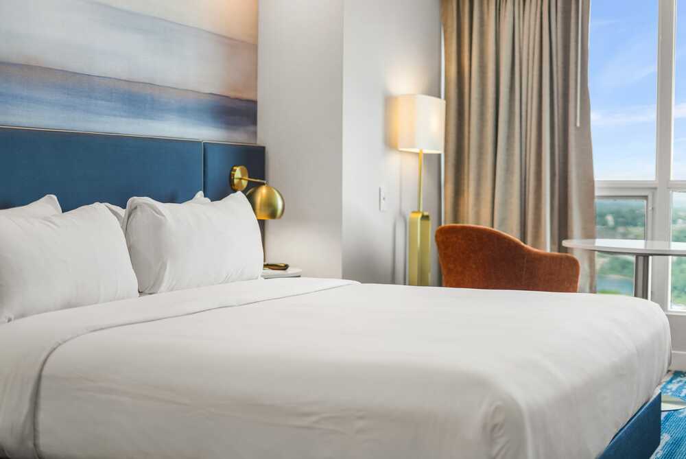 2 King Beds Niagara Falls View with 2 Bathrooms - Floor 31 view 1.