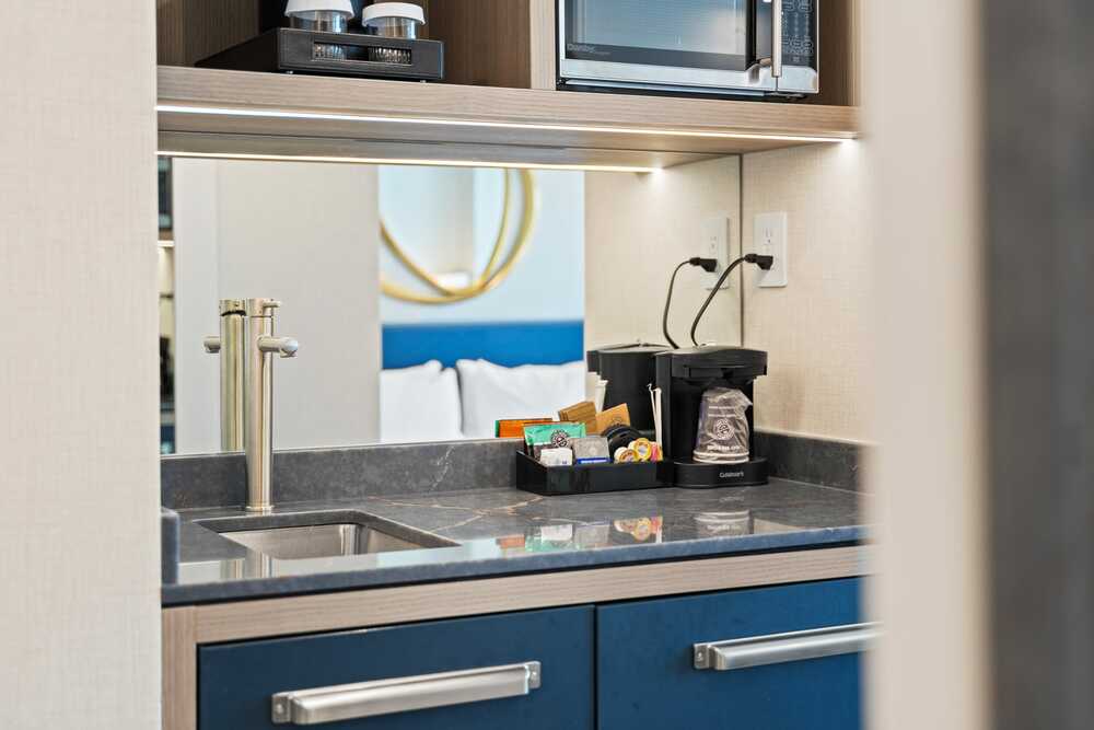 1 King Bed and 2 Queen Beds Niagara Falls View view 1.