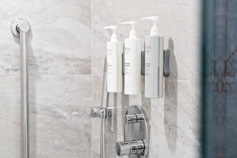 1 King Bed and 2 Queen Beds American & Niagara Falls View - Floor 20 view 1.