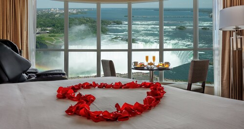 Embassy Suites by Hilton Niagara Falls - Fallsview Hotel, Canada - Valentine's Sweetheart Package