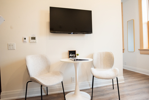 Suite 2B - Queen Bed Thumbnail